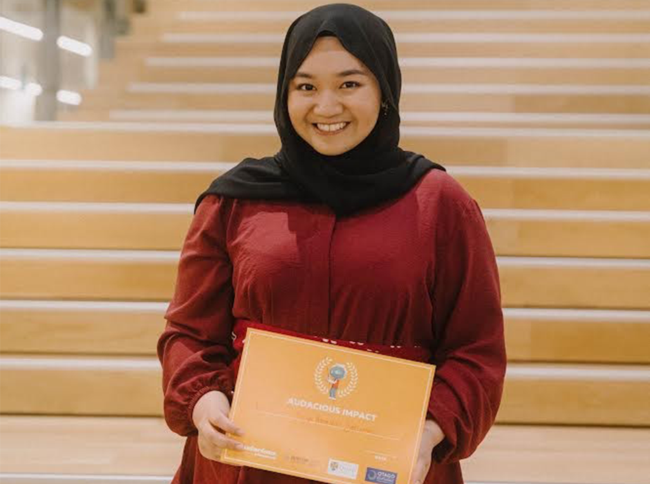 Fasya Amasani Setiawan with her Audacious award