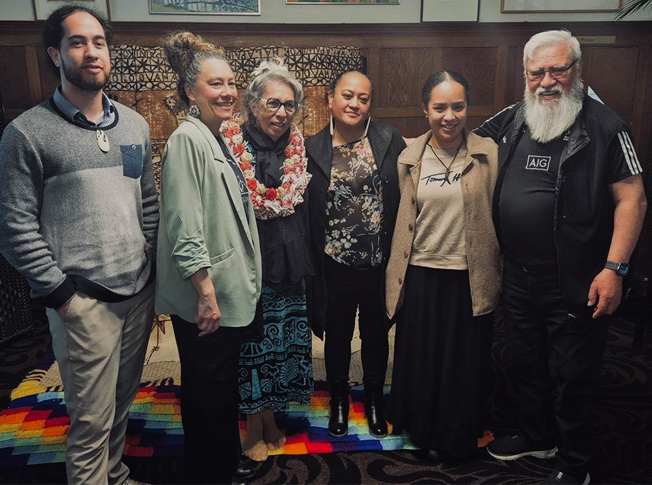  Outgoing Te Ao o Rongomaraeroa Māreikura and Co-Director Jenny Te Paa-Daniel (third left) poses with Office of Māori Development staff members (from left) Maioha Watson, Rhonda Bryant, Karin Fraser, Kiritea Smith and Hata Temo. 