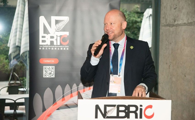 Grahame Morton at a speakers podium