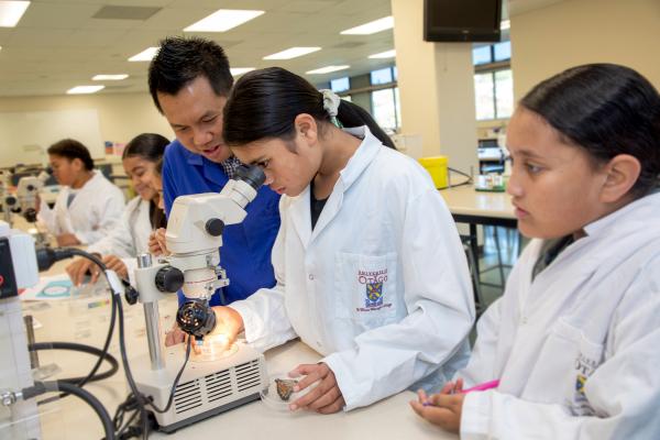 A photo of Dr Aung at the Pacific Intermediate Sciences Holiday Programme at the Department of Microbiology and Immunology