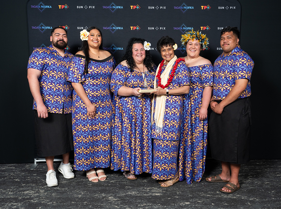 POPO staff at the Sunpix Pacific Peoples Award Cermony with their Pacific Service Excellence Award. Pictured from left is, Feagaimaali’i Clinton Pupi, Letava Thompson, Fran Cockerell, Faumuina Professor Fa’afetai Sopoaga, Kalameli Fagasoaia  and Tafā Tuputau Tafā Laulu.  