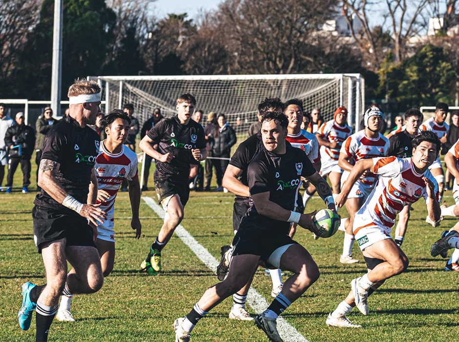 Men playing rugby 