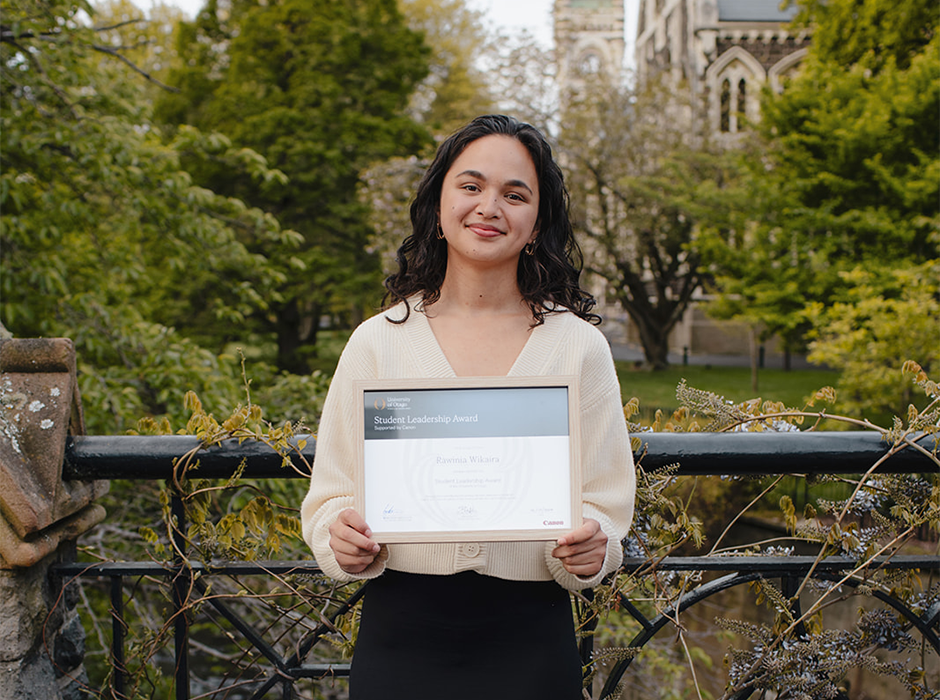 Tauira Rāwinia Wikaira pictured with her award.